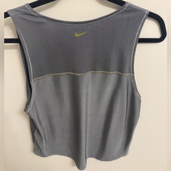 Nike Workout Top Sleevelesss - Picture 2 of 4